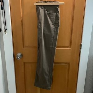 Prana mens stretch Zion. 32x32. Tan.